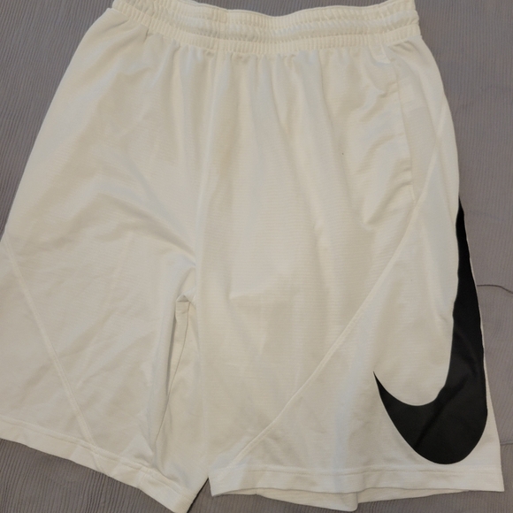 Mens Nike dri fit shorts - Picture 2 of 4